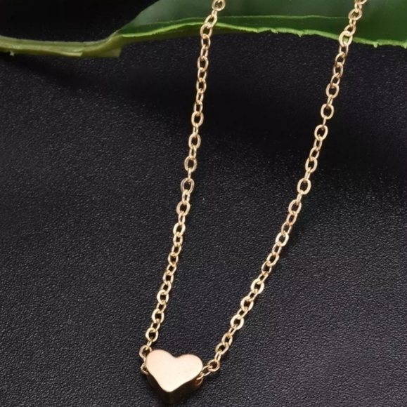 NWT Gold Dainty Heart Necklace - Picture 8 of 10